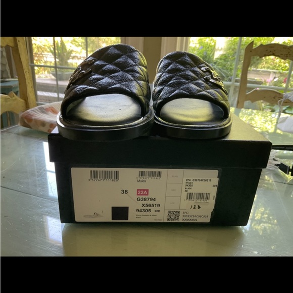 Chanel 2022 black quilted slides - Picture 4 of 9